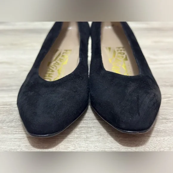 Salvatore Ferragamo VINTAGE RARE Black Suede Pumps Heels Size 5 WORN ONCE - Picture 8 of 11